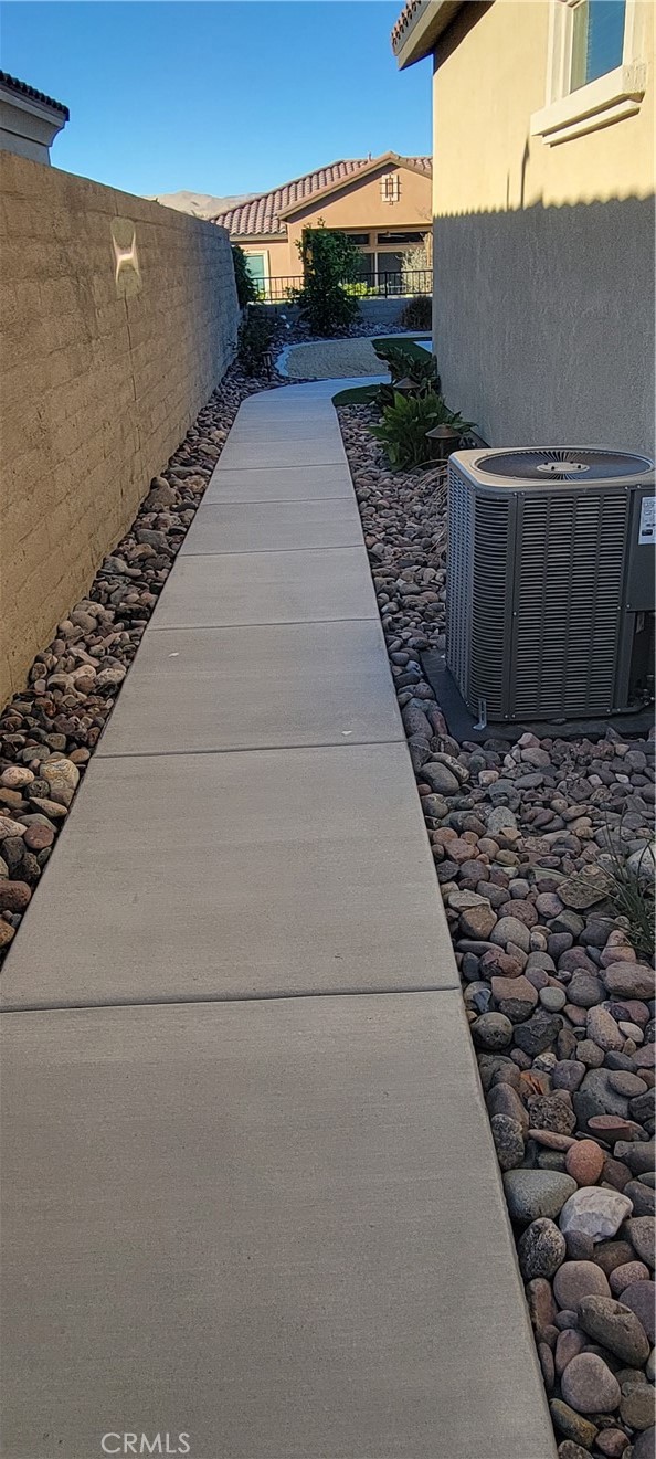 82 Burgundy Rancho Mirage, CA 92270 - Photo 29 of 42 a view of a pathway both side of house