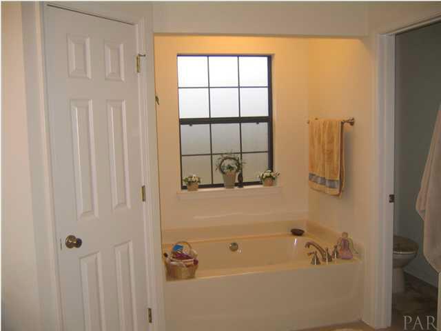 1475 Tedder Road Century, FL 32535 - Photo 15 of 24 WHIRLPOOL TUB IN MASTER BATH