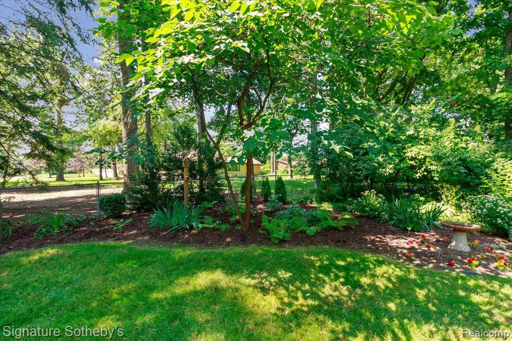 203 Montmorency Road Rochester Hills, MI 48307 - Photo 23 of 28