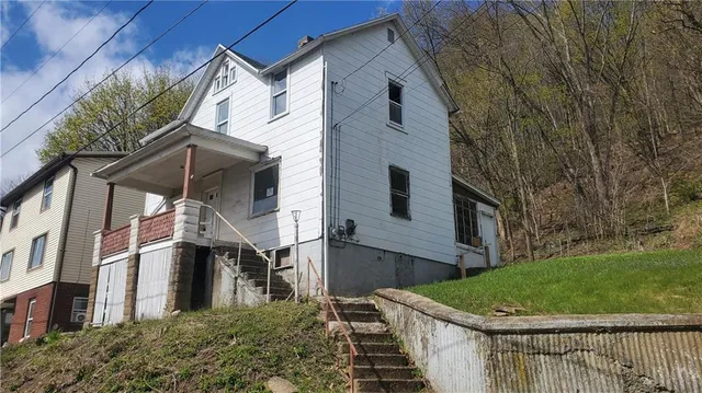 $10,000 | 1154 Grant Street, Vandergrift, PA 15690