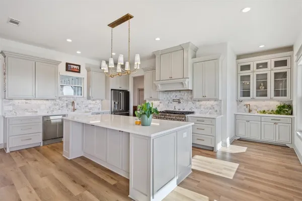 $1,100,000 | 700 Willow Moon Ranch, Crawford, TX 76638