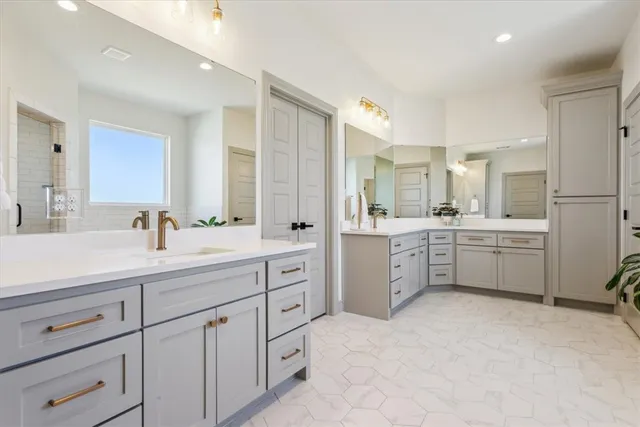 $1,100,000 | 700 Willow Moon Ranch, Crawford, TX 76638