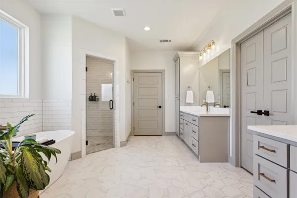 $1,100,000 | 700 Willow Moon Ranch, Crawford, TX 76638