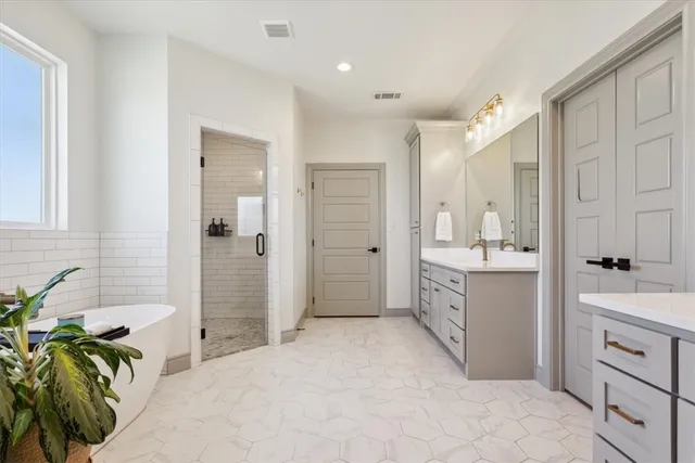 $1,100,000 | 700 Willow Moon Ranch, Crawford, TX 76638