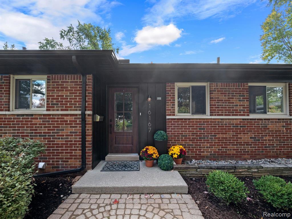 16167 Reedmere Avenue Beverly Hills, MI 48025 - Photo 3 of 27