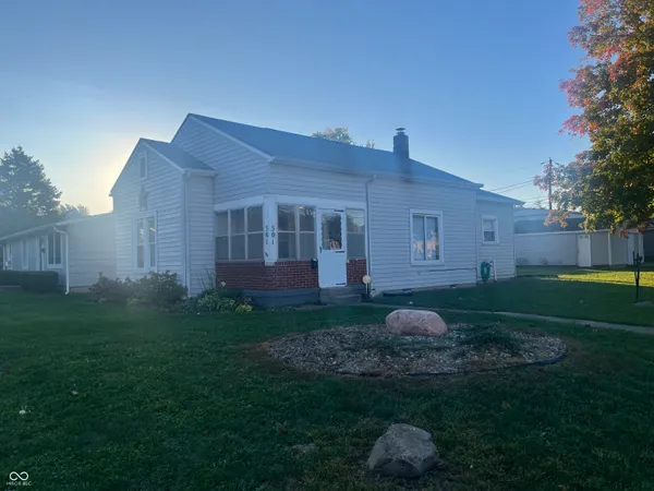 $1,395 | 501 East Main Street, Greenwood, IN 46143