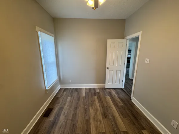 $1,395 | 501 East Main Street, Greenwood, IN 46143