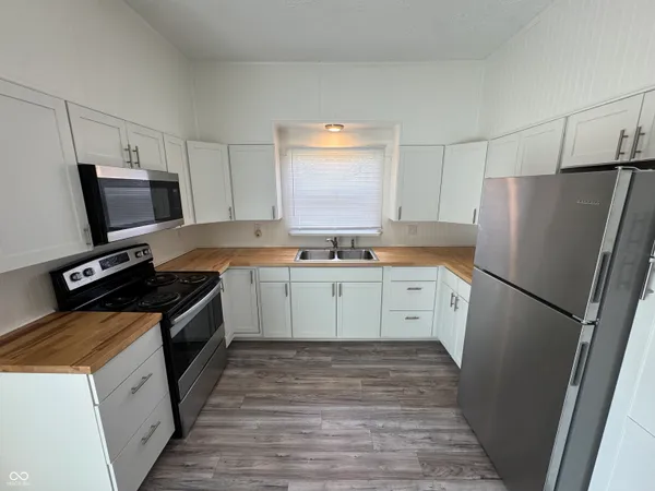 $1,395 | 501 East Main Street, Greenwood, IN 46143