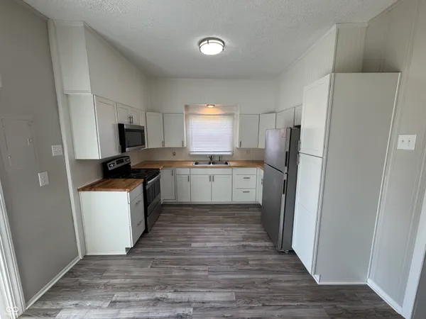$1,395 | 501 East Main Street, Greenwood, IN 46143