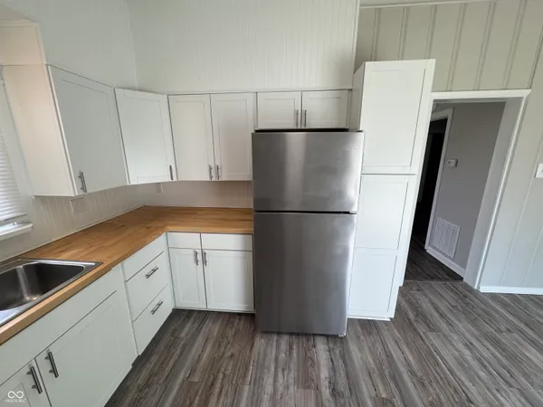 $1,395 | 501 East Main Street, Greenwood, IN 46143