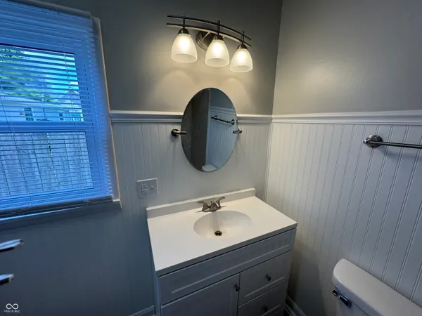 $1,395 | 501 East Main Street, Greenwood, IN 46143