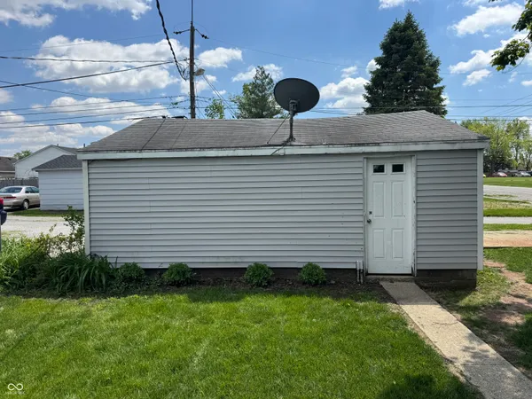$1,395 | 501 East Main Street, Greenwood, IN 46143