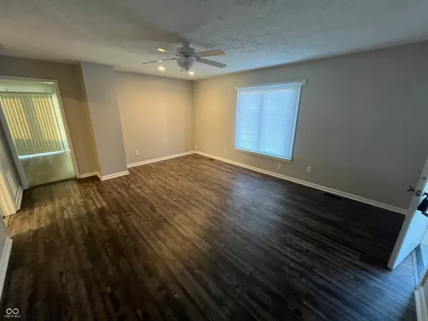 $1,395 | 501 East Main Street, Greenwood, IN 46143