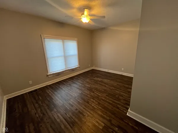 $1,395 | 501 East Main Street, Greenwood, IN 46143