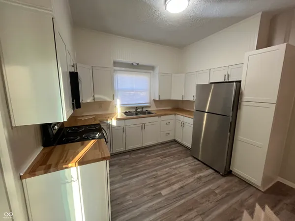 $1,395 | 501 East Main Street, Greenwood, IN 46143