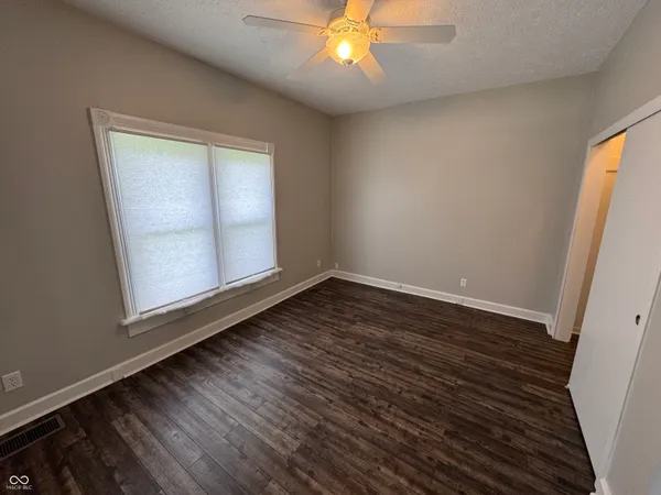 $1,395 | 501 East Main Street, Greenwood, IN 46143
