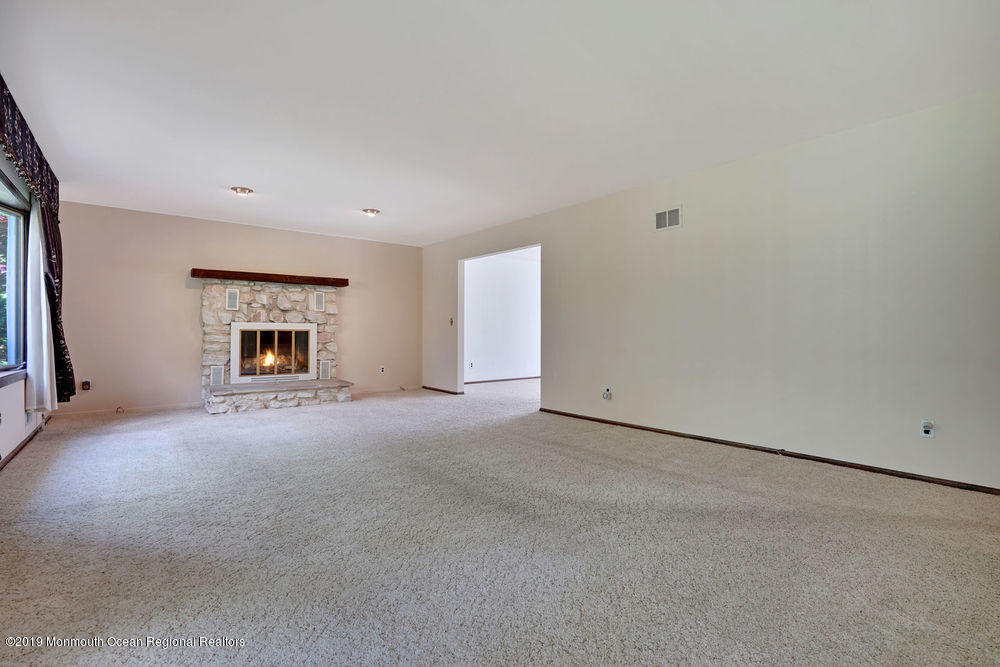 272 Fort Plains Road Howell, NJ 07731 - Photo 8 of 37 012_dsc07598-dsc07602