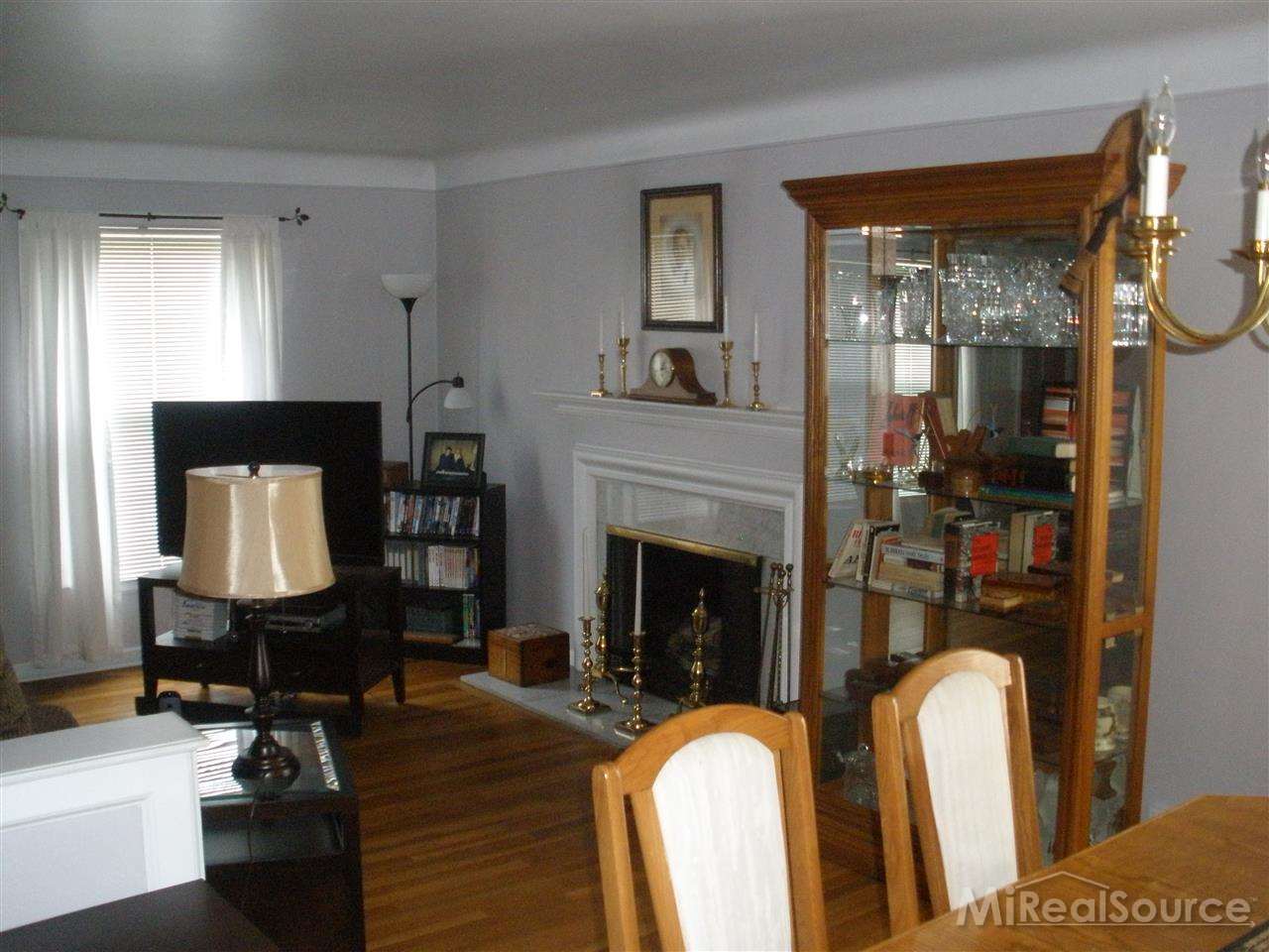 855-57 Harcourt Road Grosse Pointe, MI 48230 - Photo 9 of 30 31189553-8.JPG