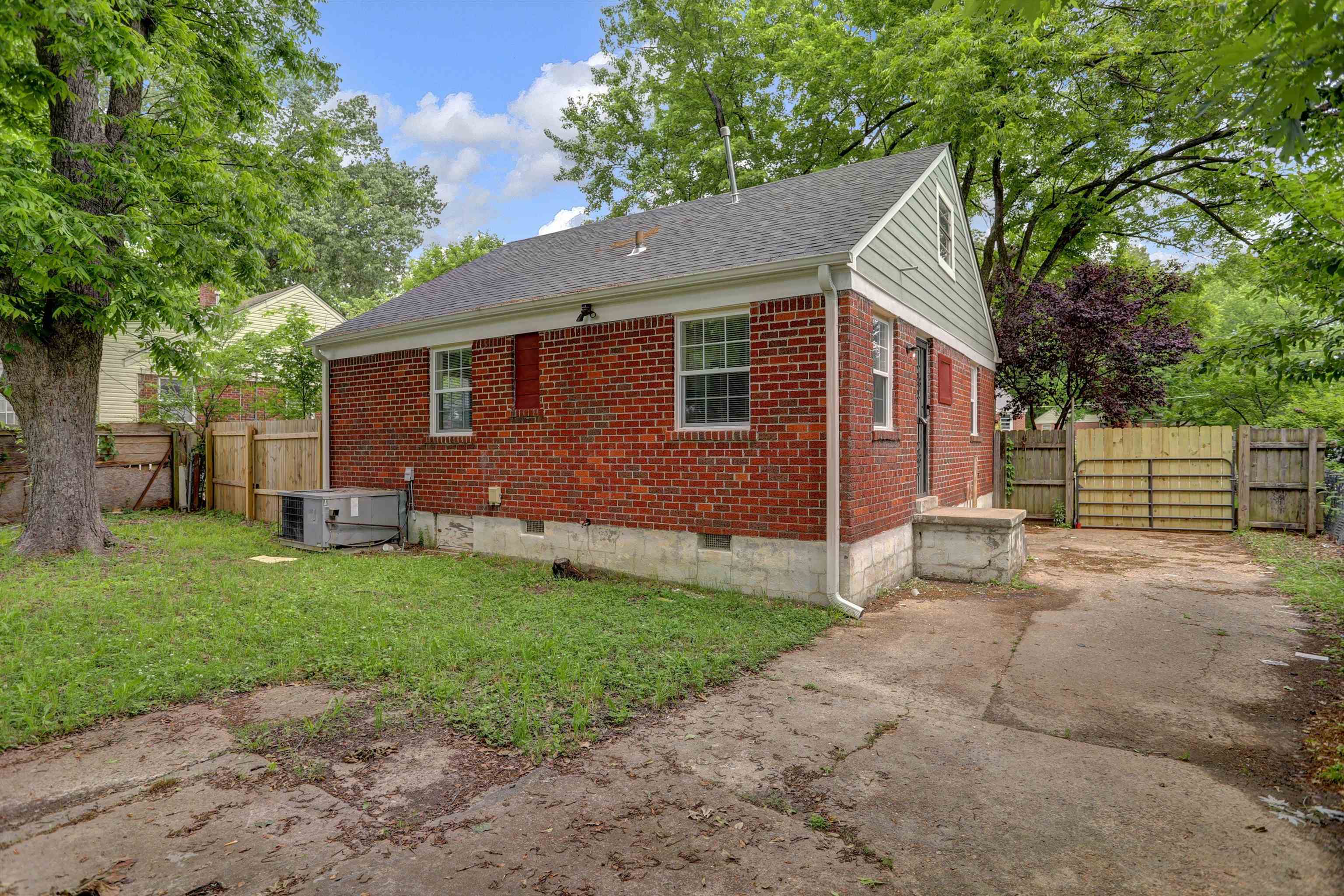 3855 South Brighton Road Memphis, TN 38128 - Photo 19 of 21 a view of backyard of house with green space