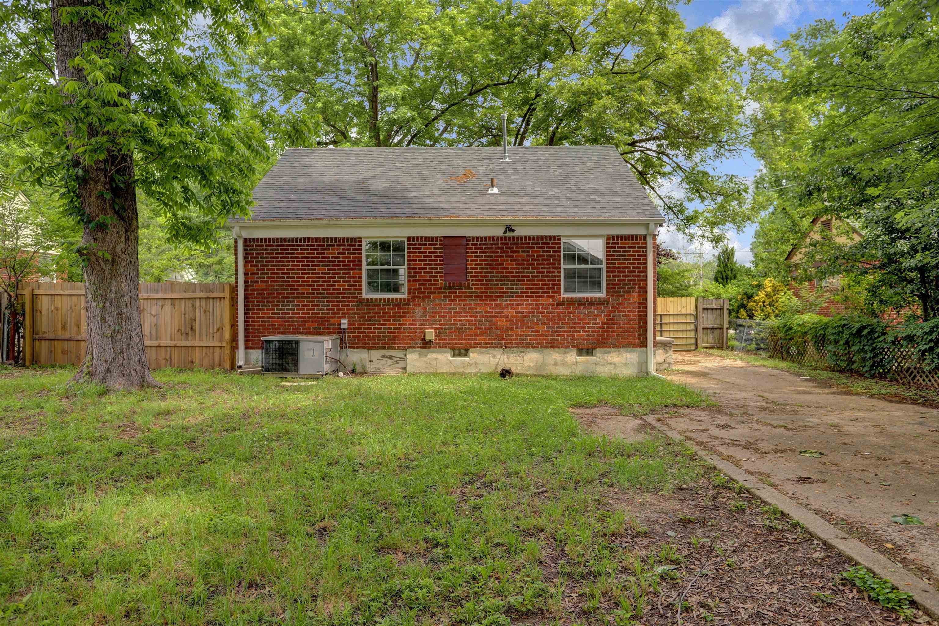 3855 South Brighton Road Memphis, TN 38128 - Photo 21 of 21 a front view of house with yard and trees
