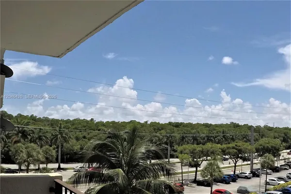 $1,640 | 2903 Northeast 163rd Street, Unit 404, North Miami Beach, FL 33160
