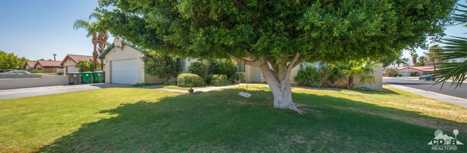 67235 Ovante Road Cathedral City, CA 92234 - Photo 2 of 16 a house with swimming pool in front of it