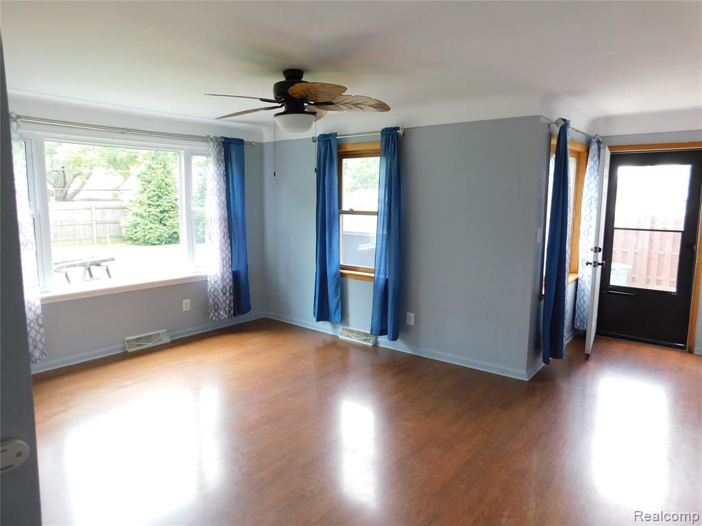 16740 College Fraser, MI 48026 - Photo 12 of 28