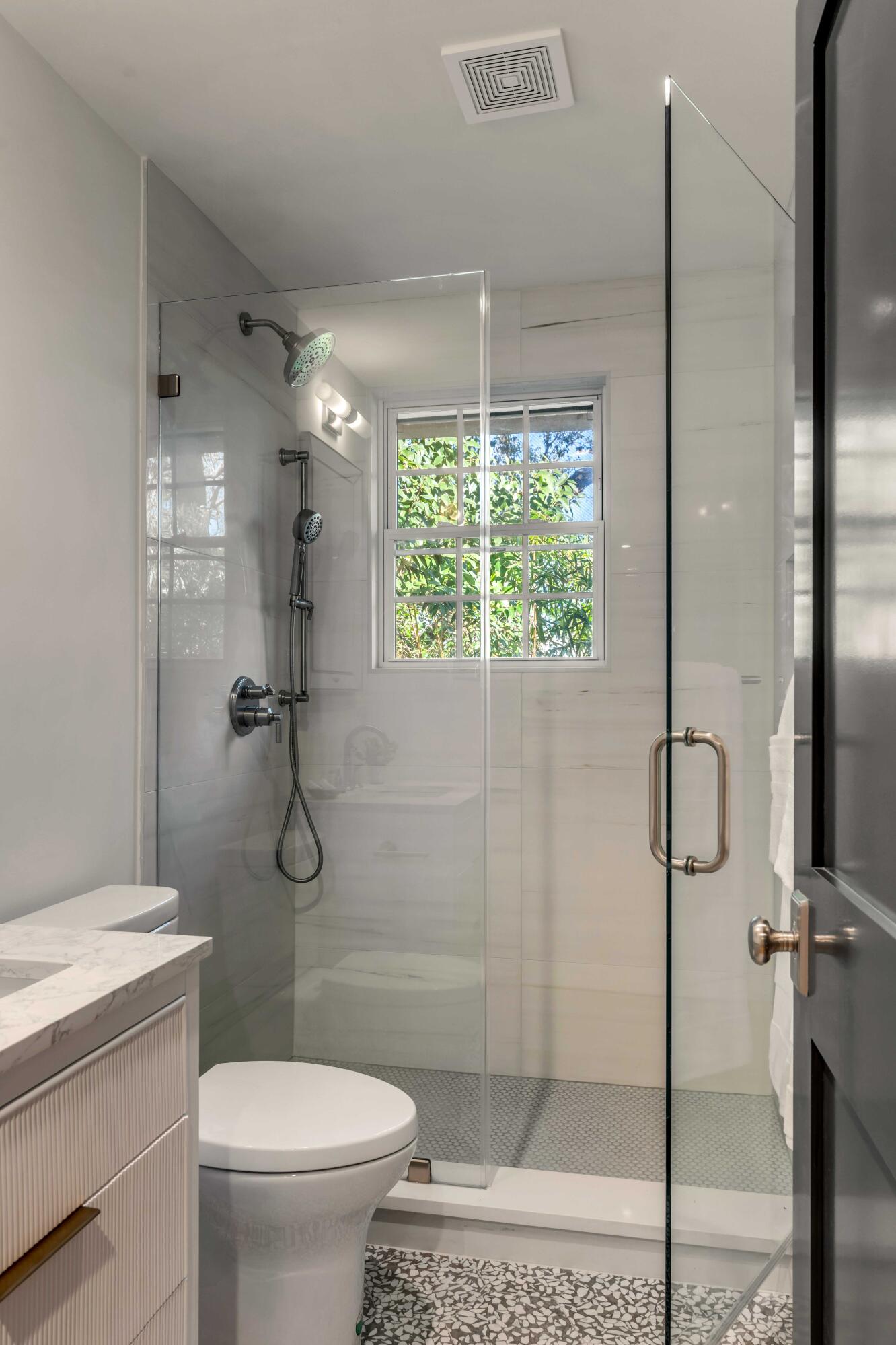 7 Logan Street, Unit F Charleston, SC 29401 - Photo 18 of 26 Full Bathroom