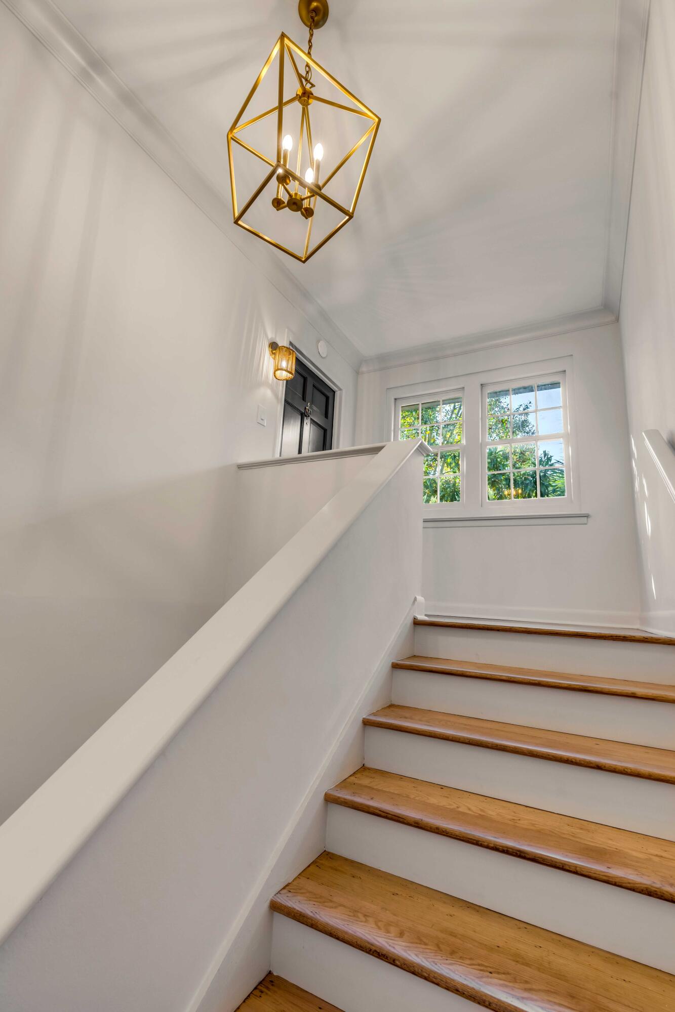 7 Logan Street, Unit F Charleston, SC 29401 - Photo 25 of 26 Stairwell