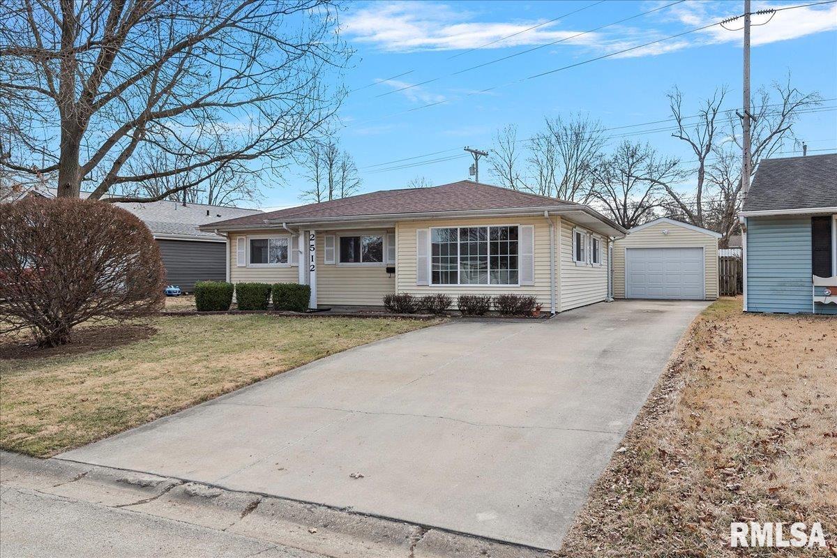 2512 East Wilshire Road Springfield, IL 62703 - Photo 1 of 30