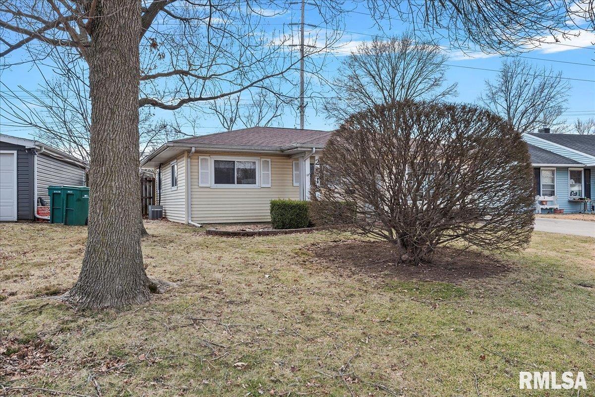 2512 East Wilshire Road Springfield, IL 62703 - Photo 3 of 30