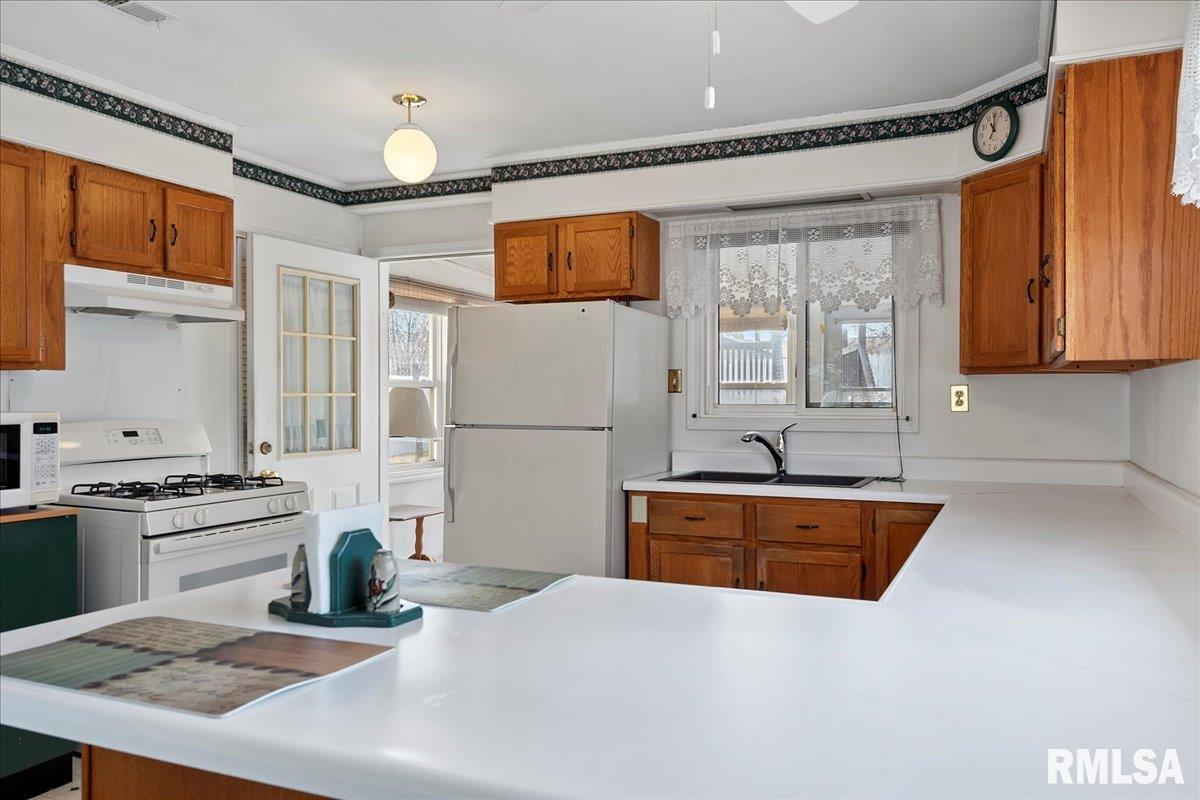 2512 East Wilshire Road Springfield, IL 62703 - Photo 9 of 30