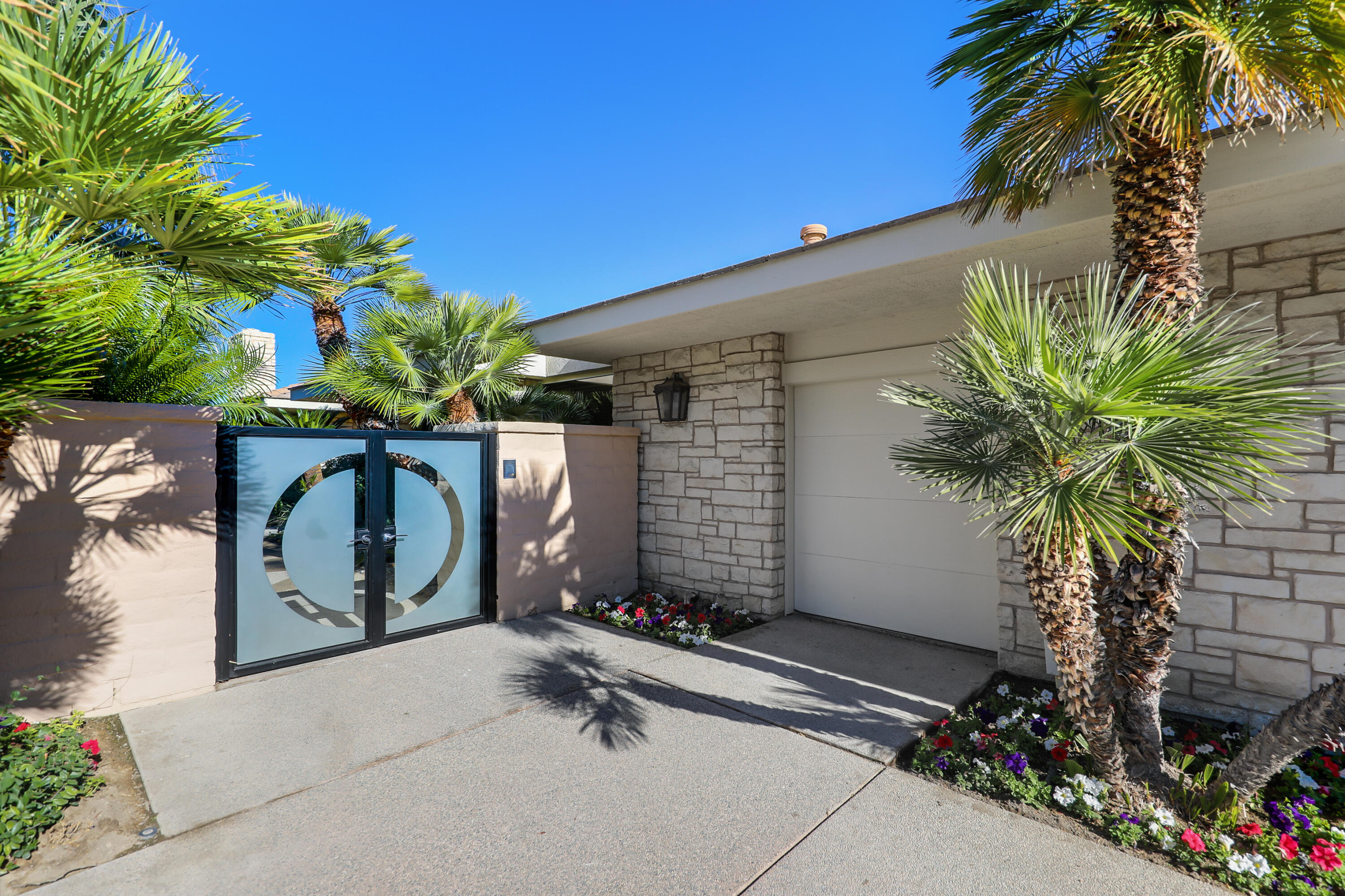 44 Fincher Way Rancho Mirage, CA 92270 - Photo 4 of 56 a potted plant sitting in front of a building