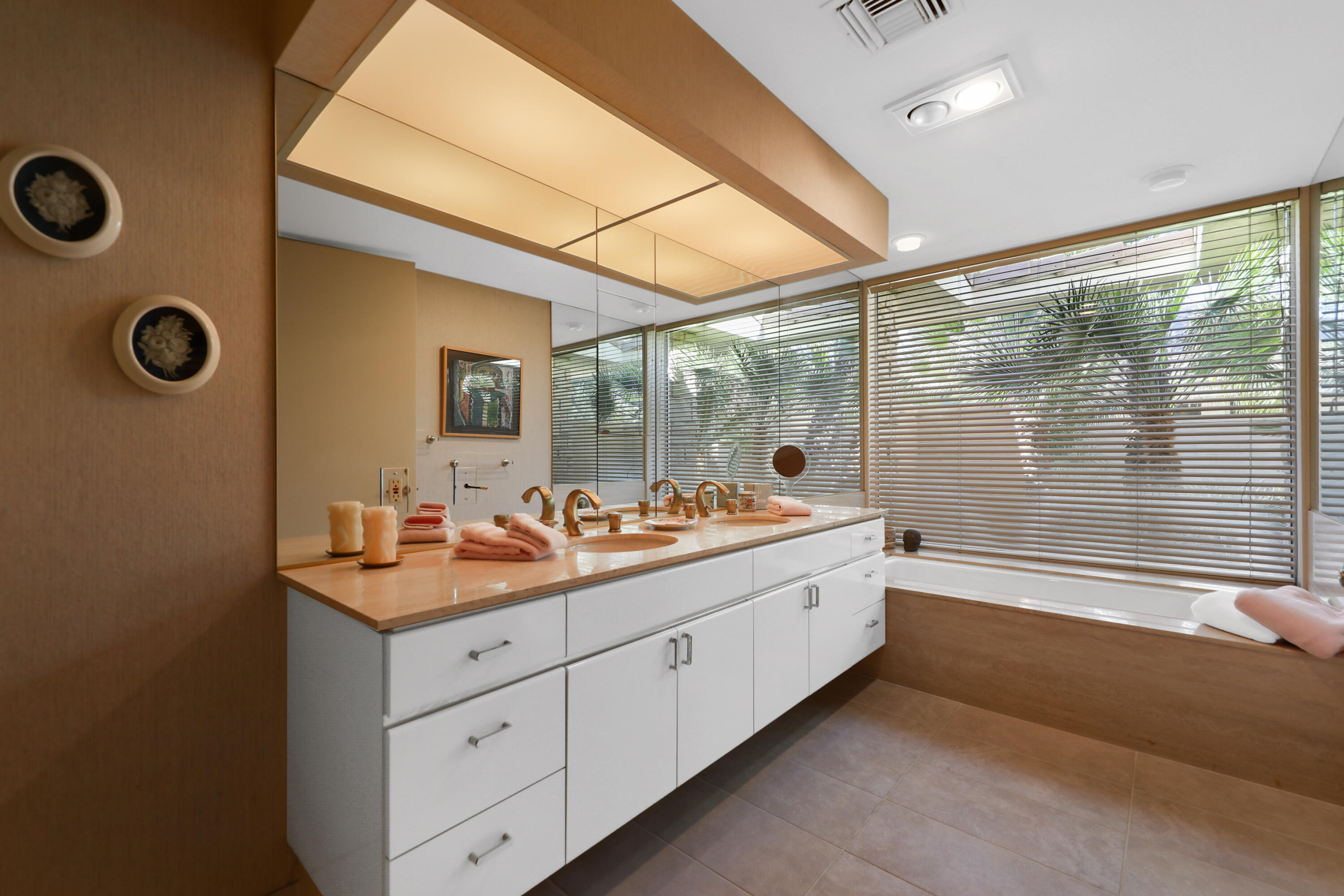 44 Fincher Way Rancho Mirage, CA 92270 - Photo 32 of 56 a bathroom with a double vanity sink and mirror with bathtub