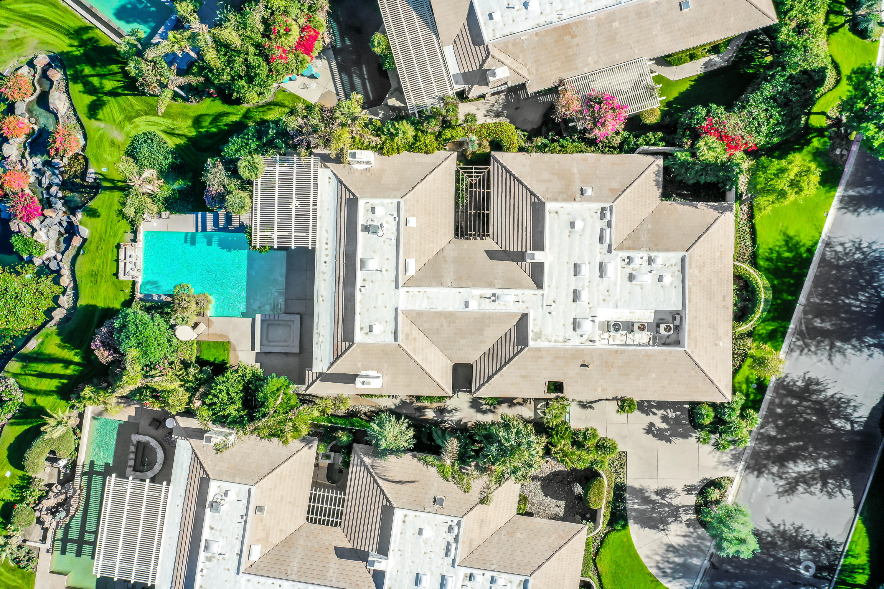 44 Fincher Way Rancho Mirage, CA 92270 - Photo 53 of 56 an aerial view of a house with a yard and fountain in front of it