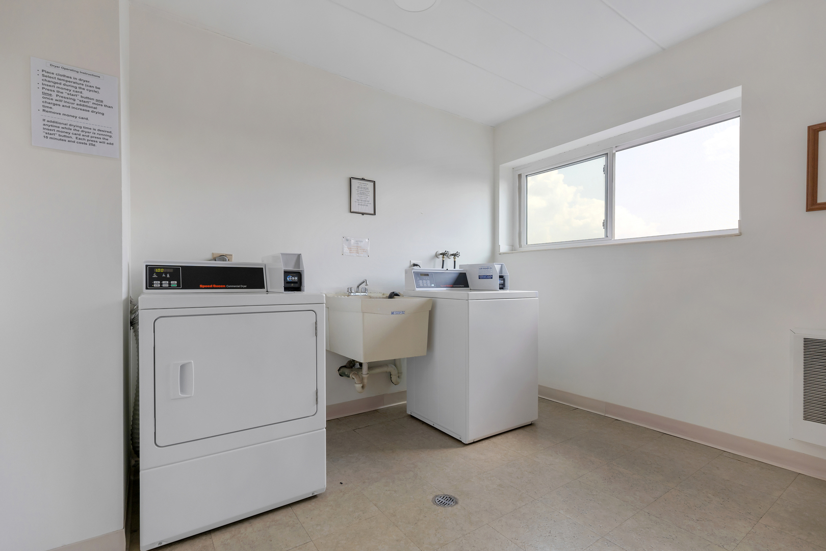 2900 Maple Avenue, Unit 17E Downers Grove, IL 60515 - Photo 16 of 19 a utility room with dryer and washer