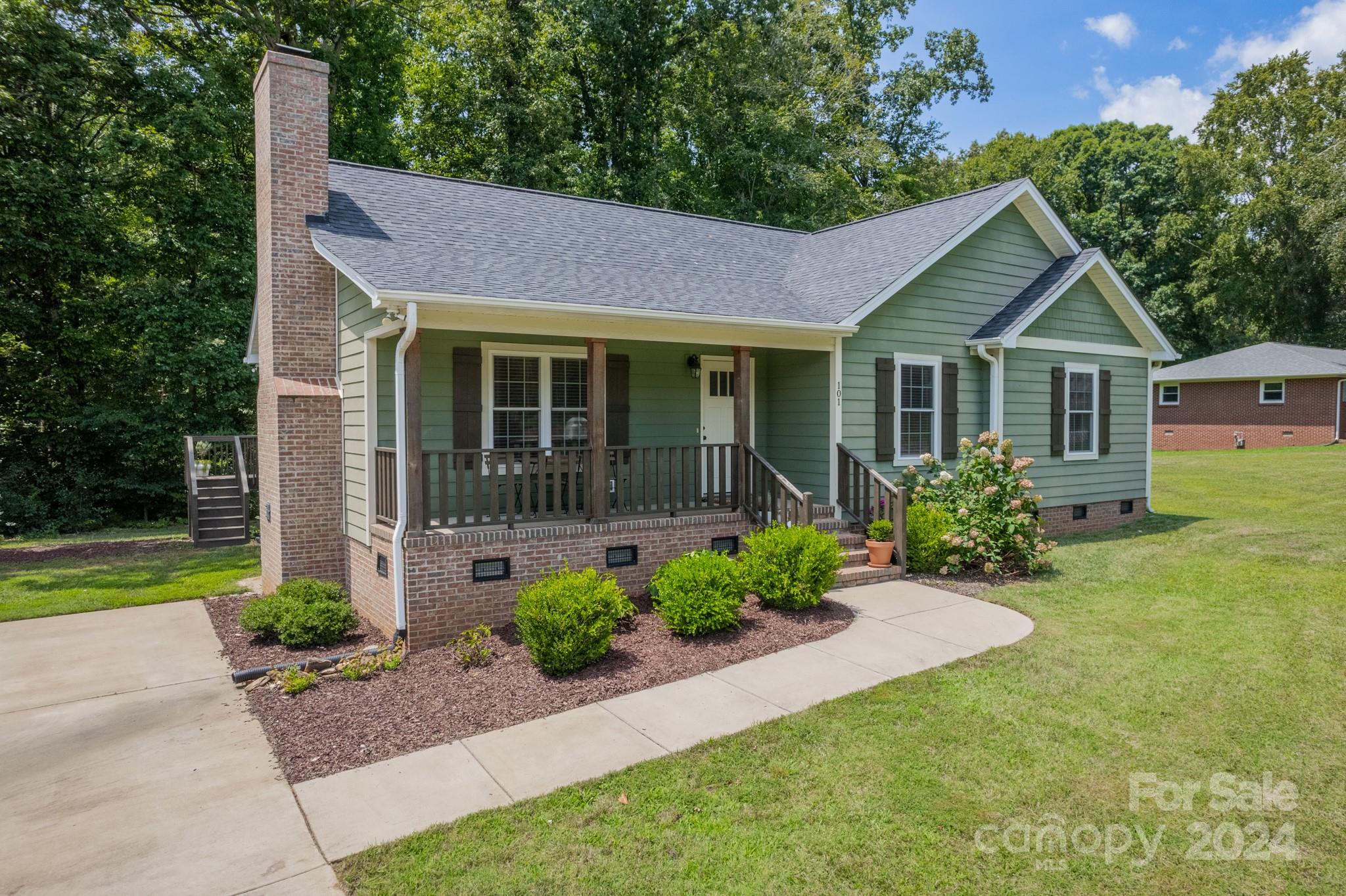 101 North Lane Road Mount Holly, NC 28120 - Photo 3 of 33 a front view of a house with garden