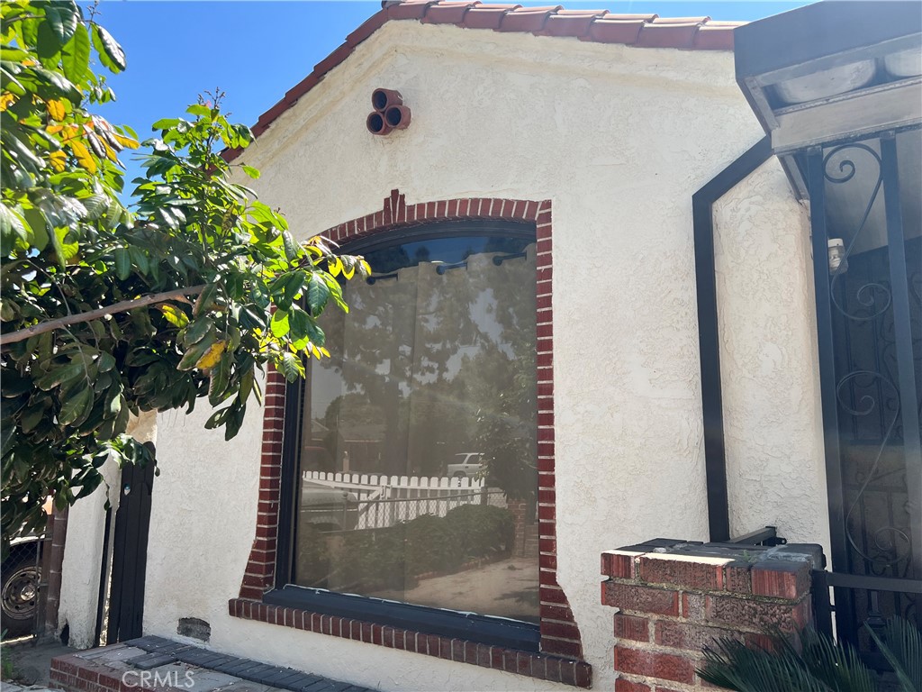 9352 Beverly Road Pico Rivera, CA 90660 - Photo 3 of 35 a view of a potted plant