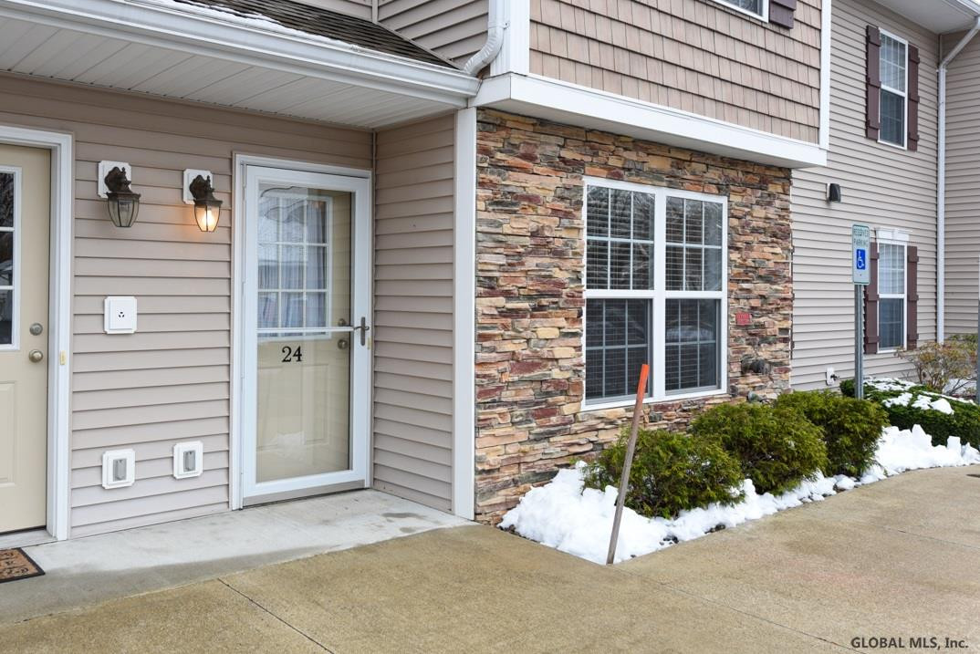 2000-24 Curry Road, Unit 24 Schenectady, NY 12303 - Photo 2 of 13 Photo 2
