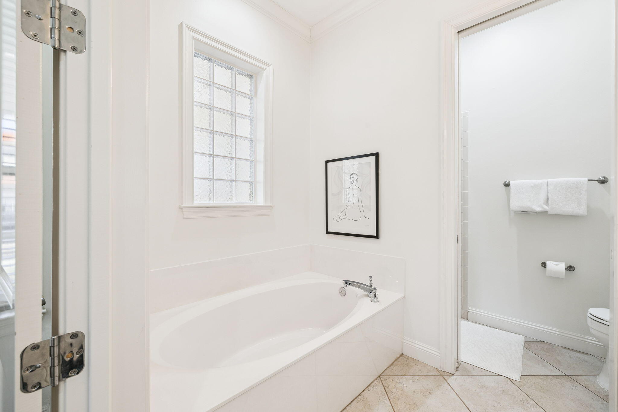 4726 Serendipity Pointe Destin, FL 32541 - Photo 36 of 98 a bath room with a toilet and a bath tub