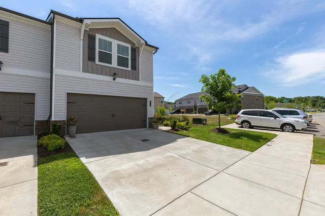 a view of a back yard of the house