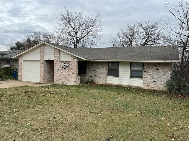 $2,000 | 1841 South Perry Road, Carrollton, TX 75006
