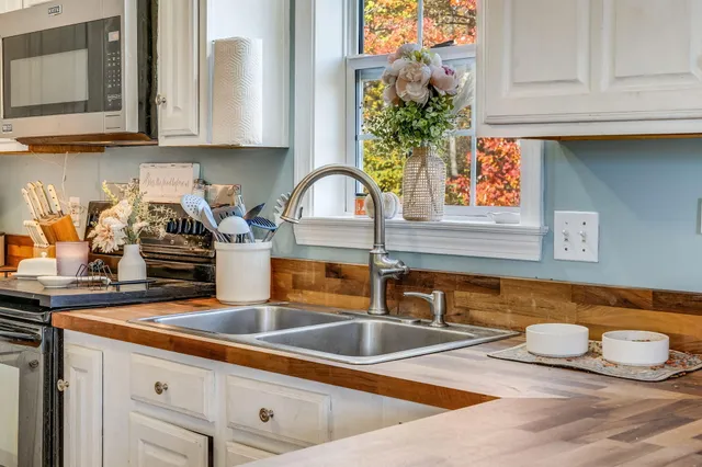 $595,000 | 317 Cross Road, Cushing, ME 04563