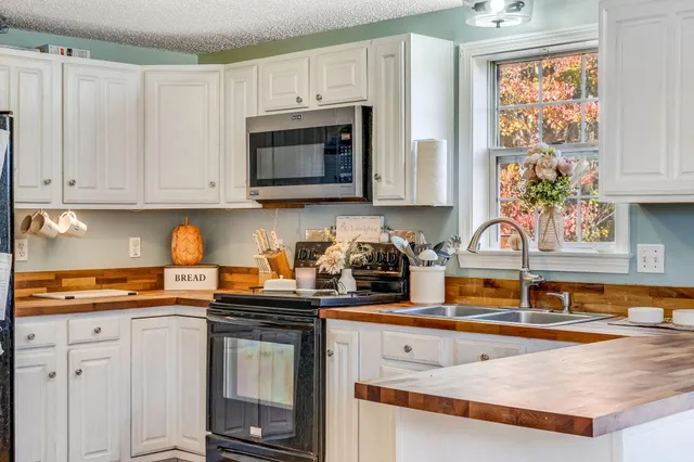 $595,000 | 317 Cross Road, Cushing, ME 04563