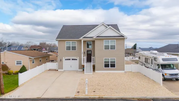$894,000 | 113 East Delaware Drive, Little Egg Harbor, NJ 08087