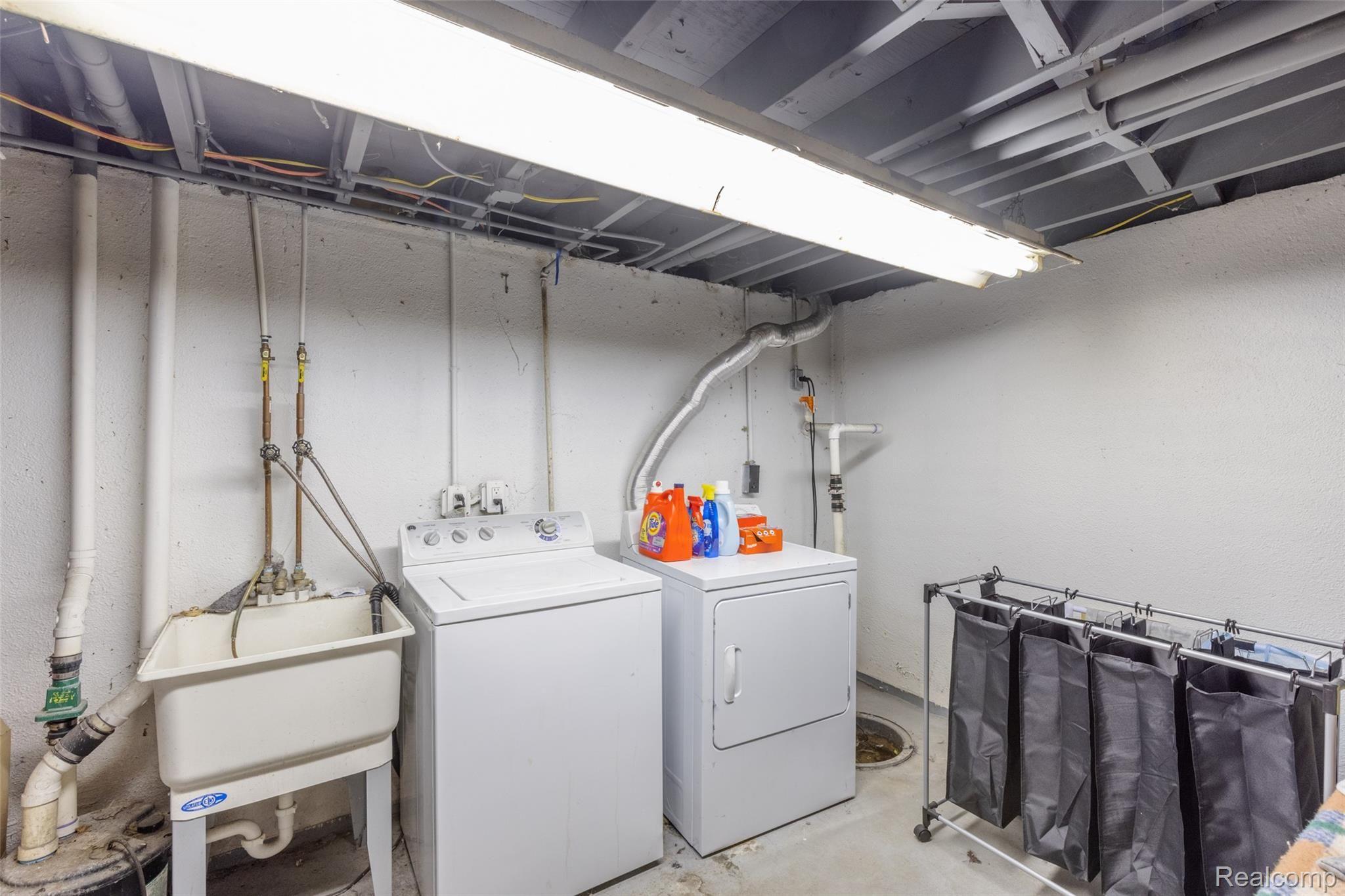 17904 Inkster Road Romulus, MI 48174 - Photo 17 of 31 17904 Inster-17.jpg