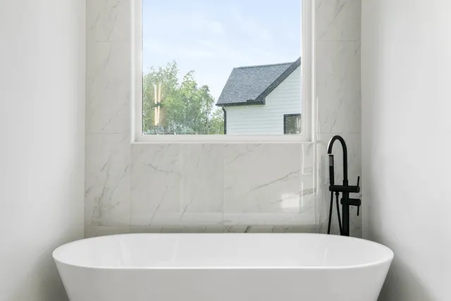 $700,000 | 734 New South Court, Wellford, SC 29385