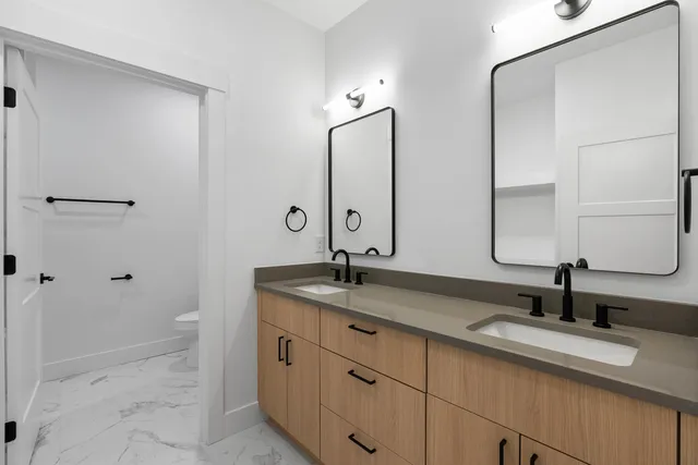 $700,000 | 734 New South Court, Wellford, SC 29385