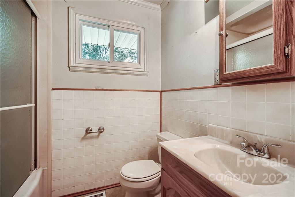 4885 Oglethorpe Place Charlotte, NC 28209 - Photo 14 of 22