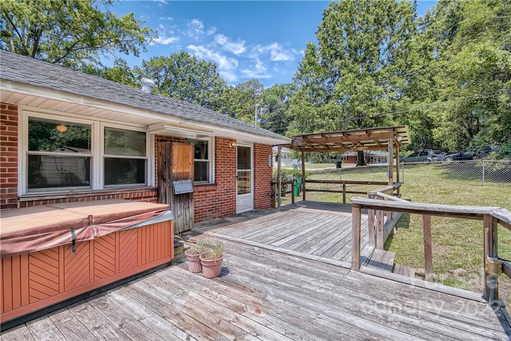 4885 Oglethorpe Place Charlotte, NC 28209 - Photo 19 of 22